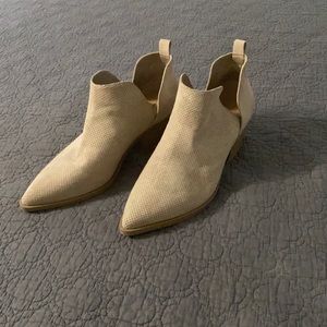 Universal thread booties